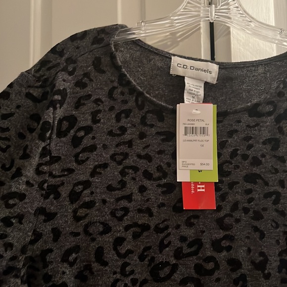 Womens 1x sweater - grey leopard - NWT - Picture 2 of 4